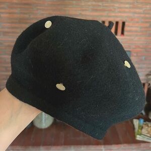 Vintage wool beret studded with buttons